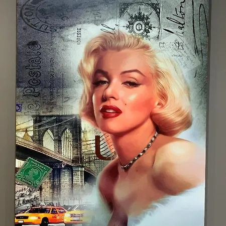 Holiday home Marilyn's